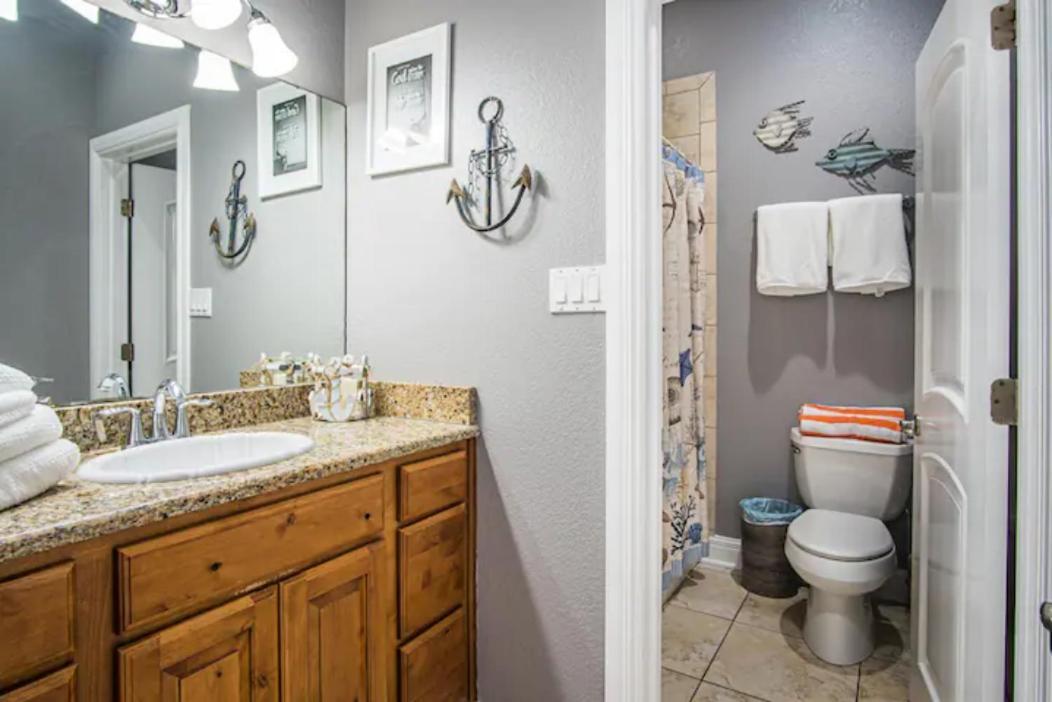 7 Bedroom Home Steps To The Beach With 4 Patios And Pool! Sleeps 20 Port Aransas Exterior photo