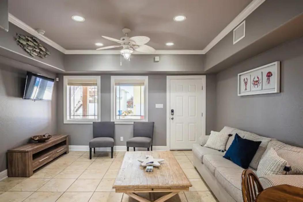 7 Bedroom Home Steps To The Beach With 4 Patios And Pool! Sleeps 20 Port Aransas Exterior photo