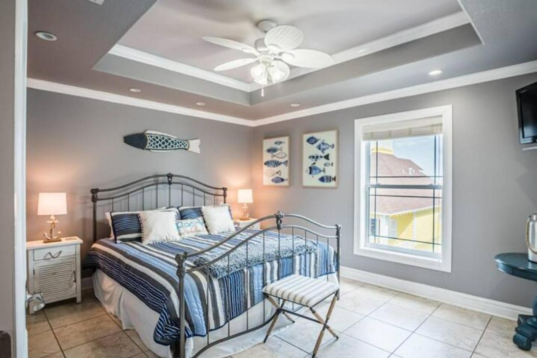 7 Bedroom Home Steps To The Beach With 4 Patios And Pool! Sleeps 20 Port Aransas Exterior photo