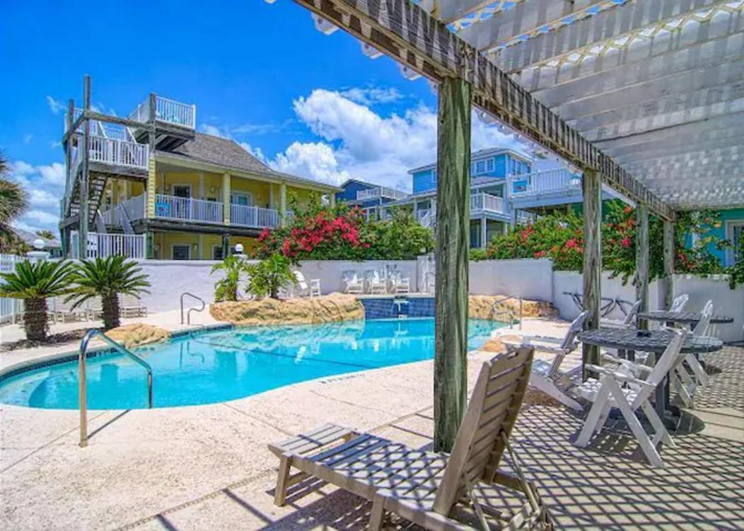 7 Bedroom Home Steps To The Beach With 4 Patios And Pool! Sleeps 20 Port Aransas Exterior photo
