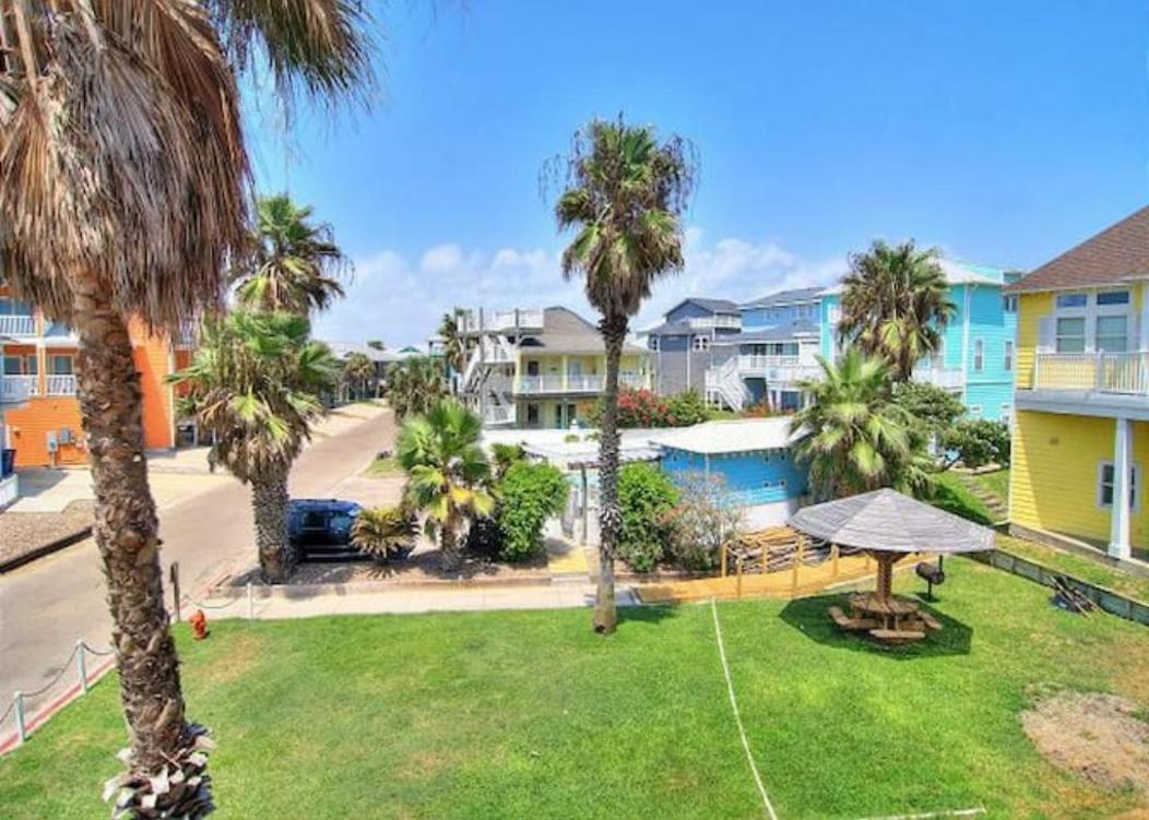 7 Bedroom Home Steps To The Beach With 4 Patios And Pool! Sleeps 20 Port Aransas Exterior photo