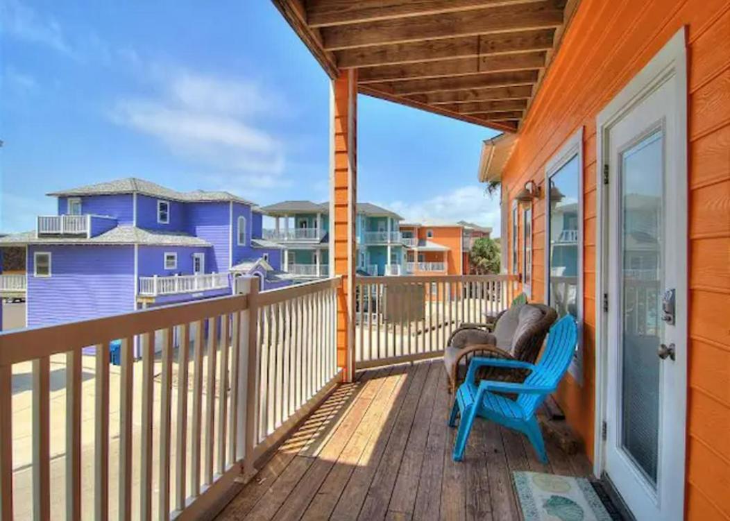 7 Bedroom Home Steps To The Beach With 4 Patios And Pool! Sleeps 20 Port Aransas Exterior photo
