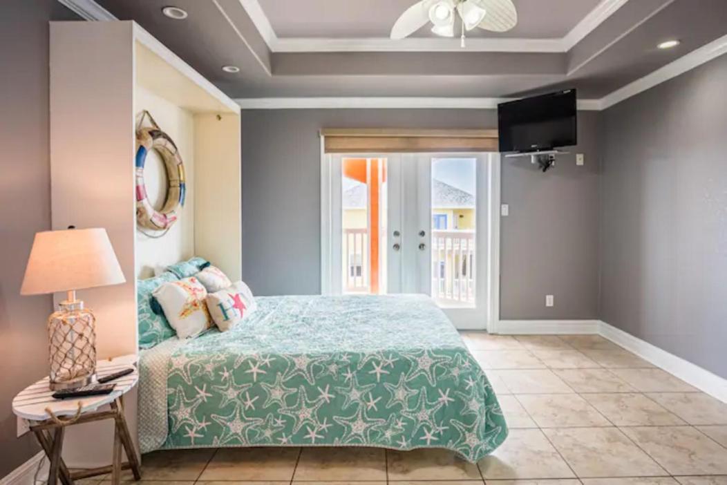7 Bedroom Home Steps To The Beach With 4 Patios And Pool! Sleeps 20 Port Aransas Exterior photo